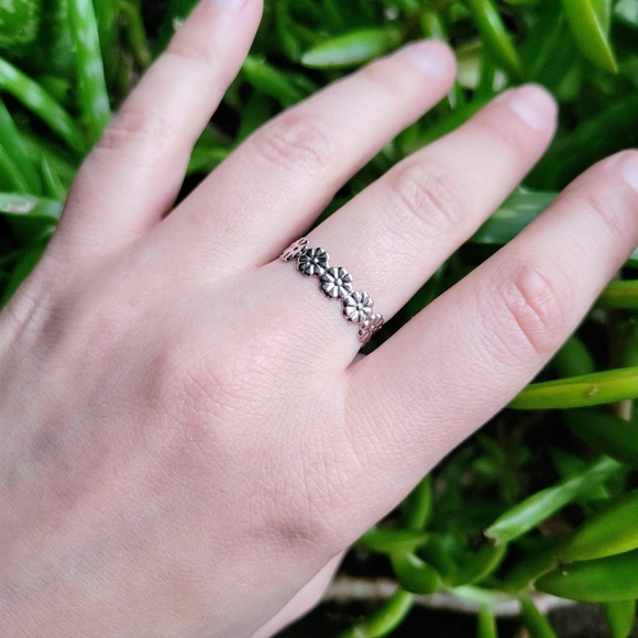 New Dainty Silver Flower Ring Band & Toe Ring - Picture 6 of 7
